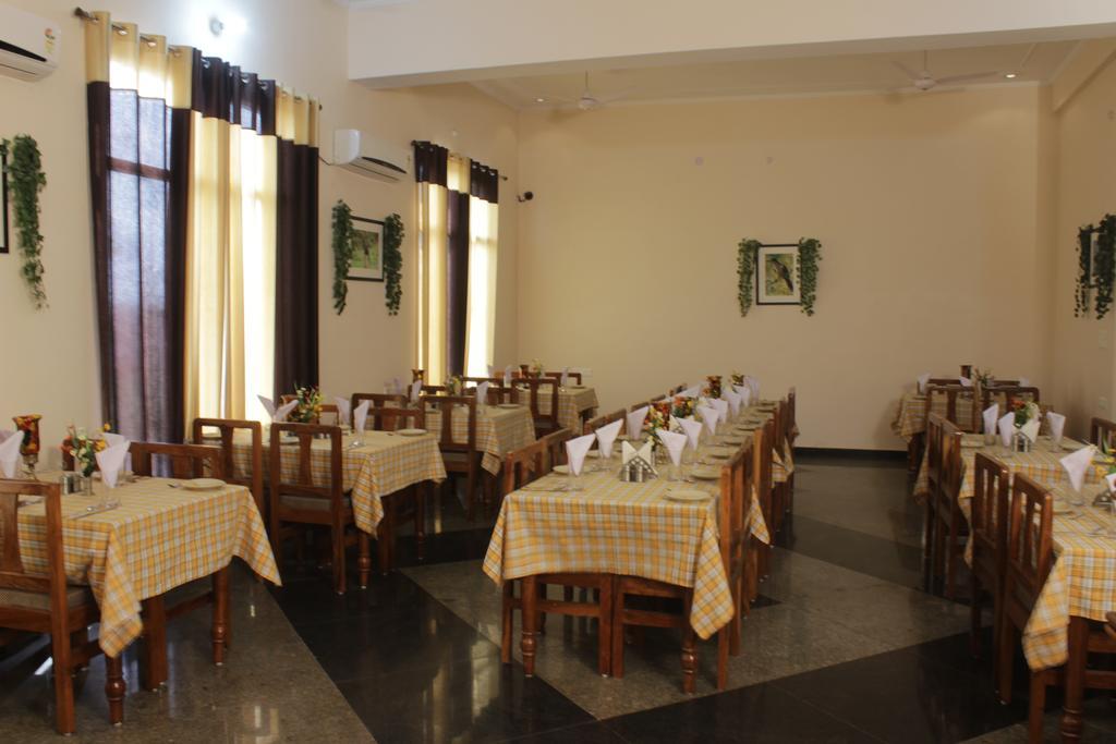 Geetanjali Hotel & Motel Bharatpur Zewnętrze zdjęcie